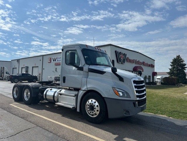 2021 Freightliner Cascadia 2020 FREIGHTLINER DAY CAB - 23001260 - 1