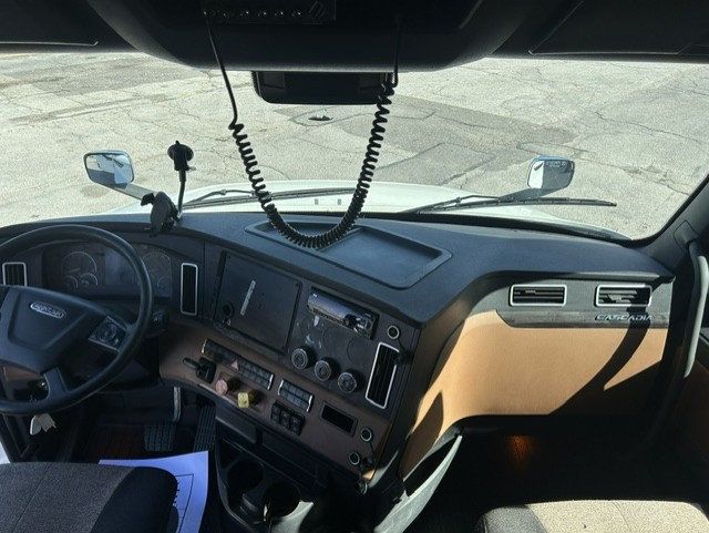 2021 Freightliner Cascadia 2021 FREIGHTLINER CASCADIA SLEEPER - 23094630 - 10
