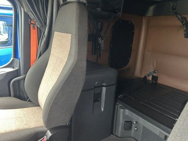 2021 Freightliner Cascadia 2021 FREIGHTLINER CASCADIA SLEEPER - 23074999 - 12