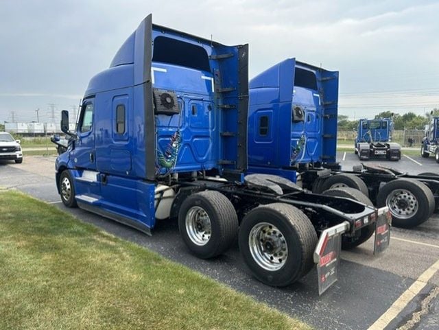 2021 Freightliner Cascadia 2021 FREIGHTLINER CASCADIA SLEEPER - 23074999 - 3