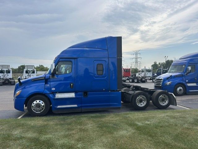 2021 Freightliner Cascadia 2021 FREIGHTLINER CASCADIA SLEEPER - 23074999 - 4