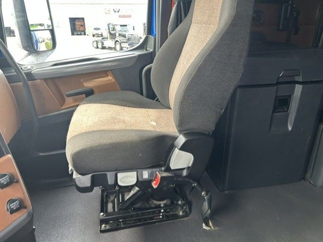 2021 Freightliner Cascadia 2021 FREIGHTLINER CASCADIA SLEEPER - 23075014 - 9