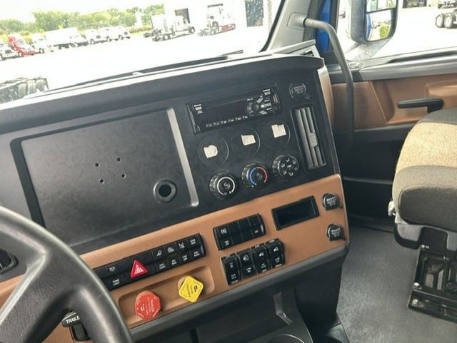 2021 Freightliner Cascadia 2021 FREIGHTLINER CASCADIA SLEEPER - 23075014 - 10