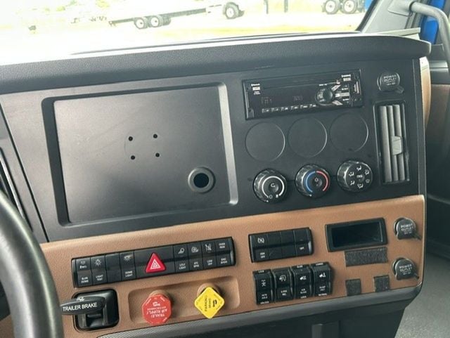 2021 Freightliner Cascadia 2021 FREIGHTLINER CASCADIA SLEEPER - 23075015 - 14
