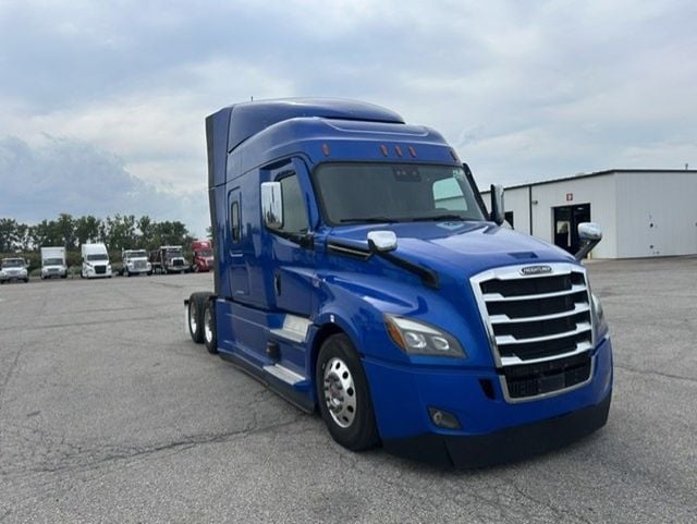 2021 Freightliner Cascadia 2021 FREIGHTLINER CASCADIA SLEEPER - 23075015 - 2