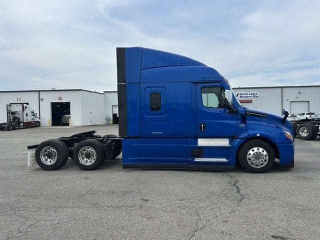 2021 Freightliner Cascadia 2021 FREIGHTLINER CASCADIA SLEEPER - 23075015 - 3