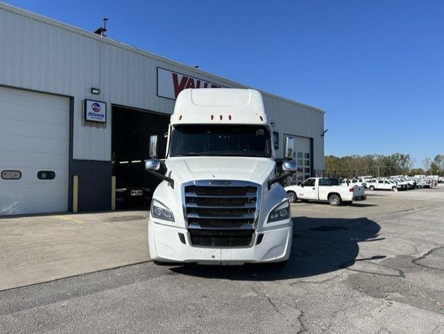 2021 Freightliner Cascadia 2021 FREIGHTLINER CASCADIA SLEEPER - 23092250 - 1