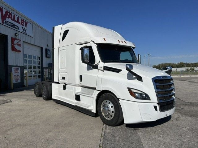 2021 Freightliner Cascadia 2021 FREIGHTLINER CASCADIA SLEEPER - 23092250 - 2
