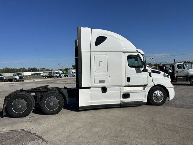 2021 Freightliner Cascadia 2021 FREIGHTLINER CASCADIA SLEEPER - 23092250 - 3