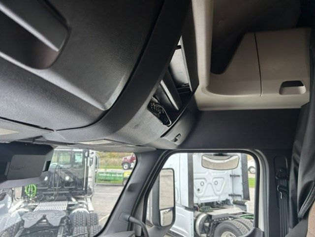 2021 Freightliner Cascadia 2021 FREIGHTLINER CASCADIA SLEEPER - 23095556 - 14