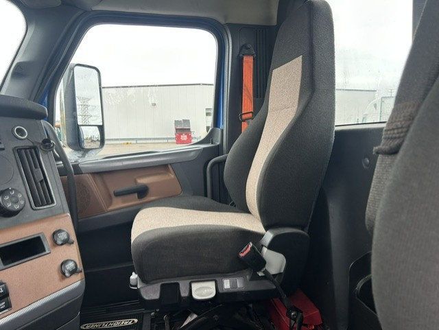 2021 Freightliner Cascadia 2021 FREIGHTLINER DAY CAB - 23096100 - 8
