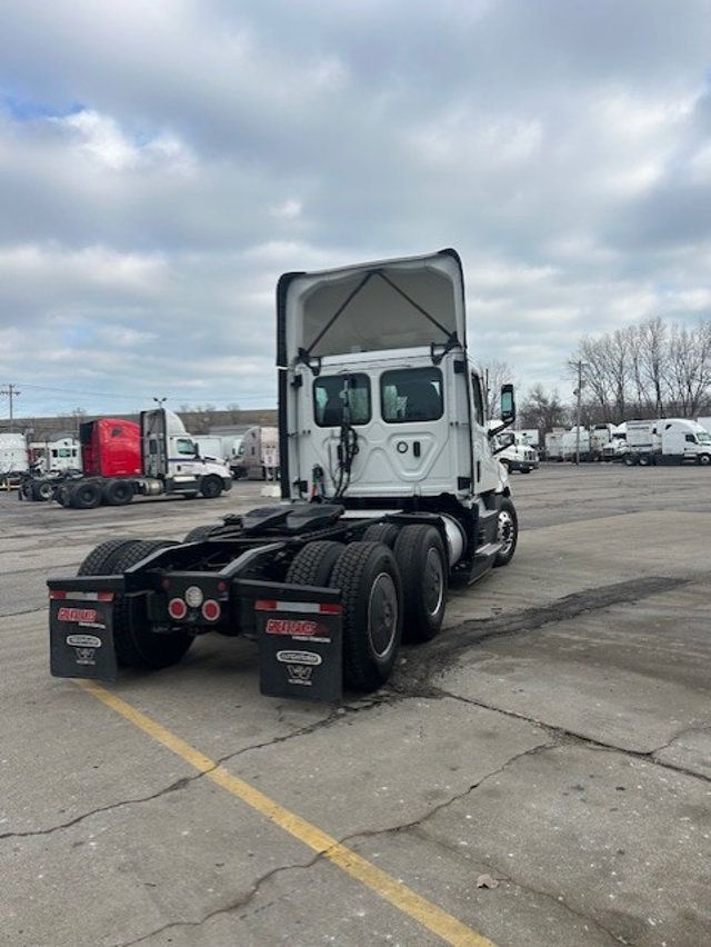 2021 Freightliner Cascadia 2021 FREIGHTLINER DAY CAB - 22961348 - 2