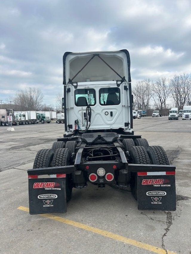 2021 Freightliner Cascadia 2021 FREIGHTLINER DAY CAB - 22961348 - 3