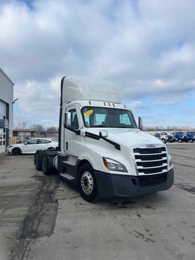 2021 Freightliner Cascadia 2021 FREIGHTLINER DAY CAB - 22961353 - 1