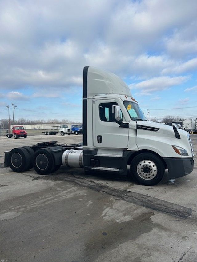 2021 Freightliner Cascadia 2021 FREIGHTLINER DAY CAB - 22961353 - 2