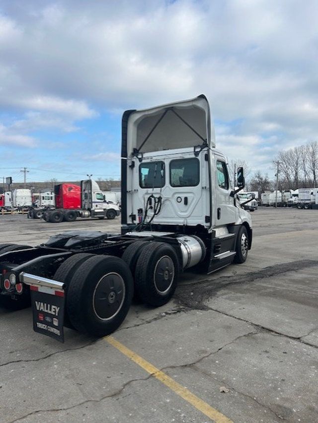 2021 Freightliner Cascadia 2021 FREIGHTLINER DAY CAB - 22961353 - 3