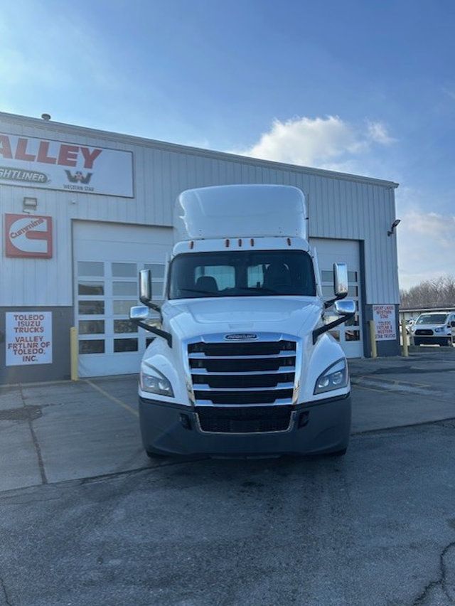 2021 Freightliner Cascadia 2021 FREIGHTLINER DAY CAB - 22961357 - 0