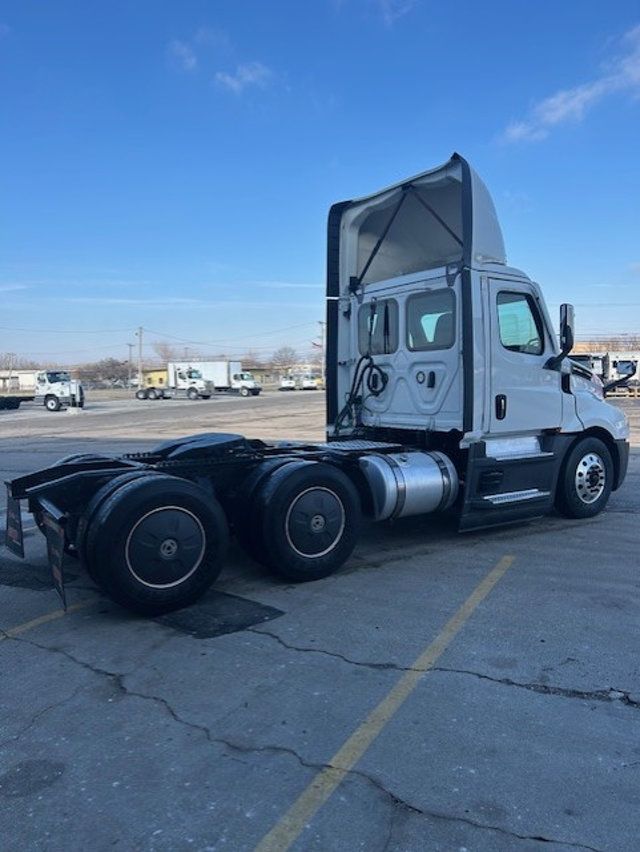 2021 Freightliner Cascadia 2021 FREIGHTLINER DAY CAB - 22961357 - 2