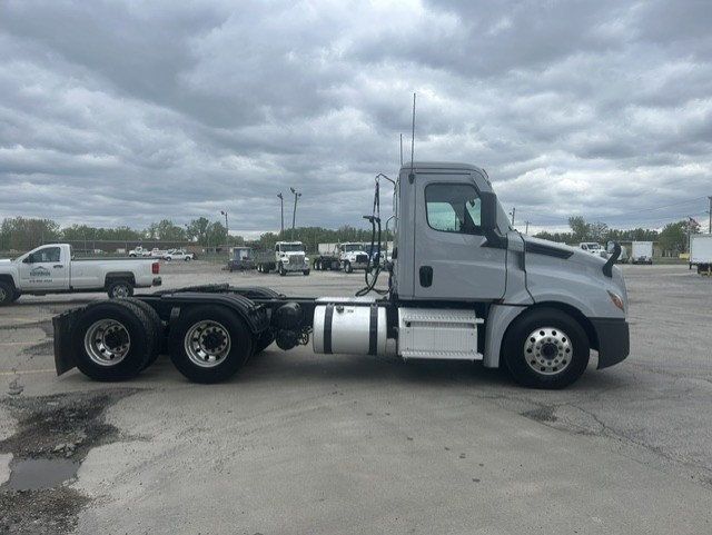 2021 Freightliner CASCADIA 2021 FREIGHTLINER DAY CAB - 23027463 - 3