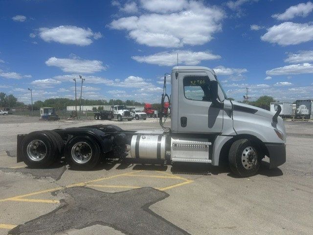 2021 Freightliner CASCADIA 2021 FREIGHTLINER DAY CAB - 23027473 - 3