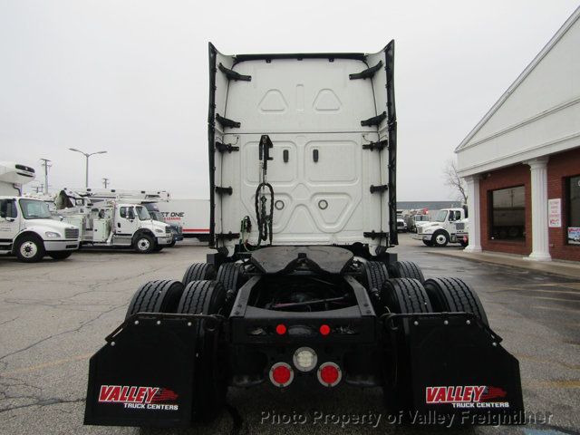 2021 Freightliner Cascadia 126  - 22930210 - 9