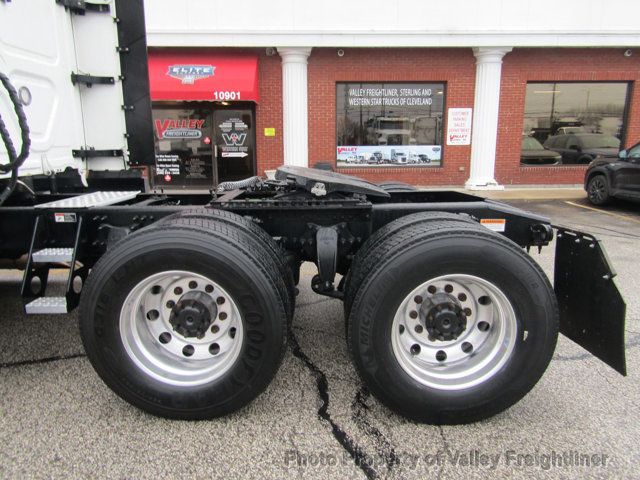 2021 Freightliner Cascadia 126  - 22930210 - 11