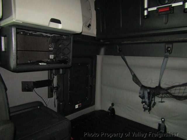 2021 Freightliner Cascadia 126  - 22930210 - 21