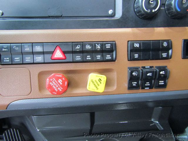 2021 Freightliner Cascadia 126  - 22951842 - 13