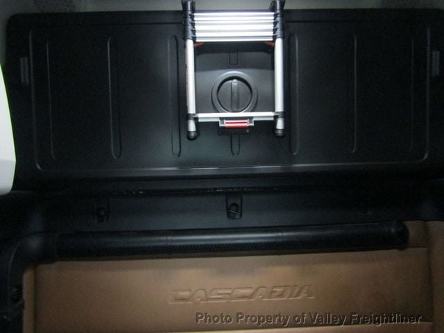 2021 Freightliner Cascadia 126  - 22951842 - 16