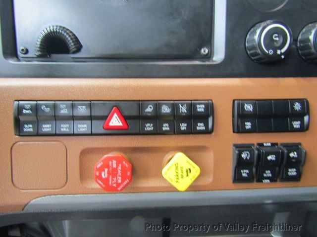 2021 Freightliner Cascadia 126  - 22961395 - 13