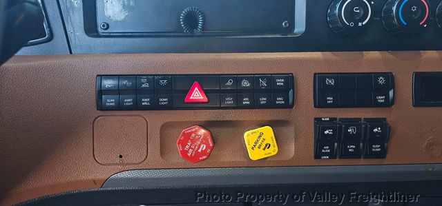 2021 Freightliner Cascadia 126  - 22971212 - 15