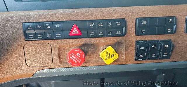 2021 Freightliner Cascadia 126  - 22971218 - 16