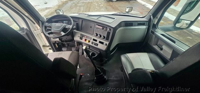 2021 Freightliner Cascadia 126  - 22977804 - 21