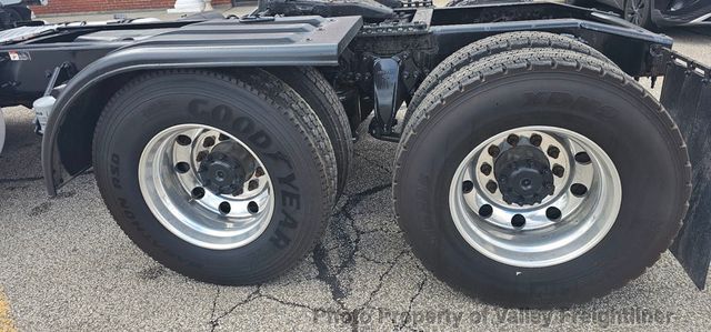 2021 Freightliner Cascadia 126  - 23021564 - 12