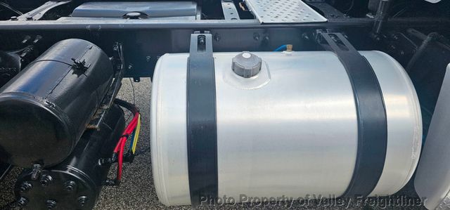 2021 Freightliner Cascadia 126  - 23021564 - 8