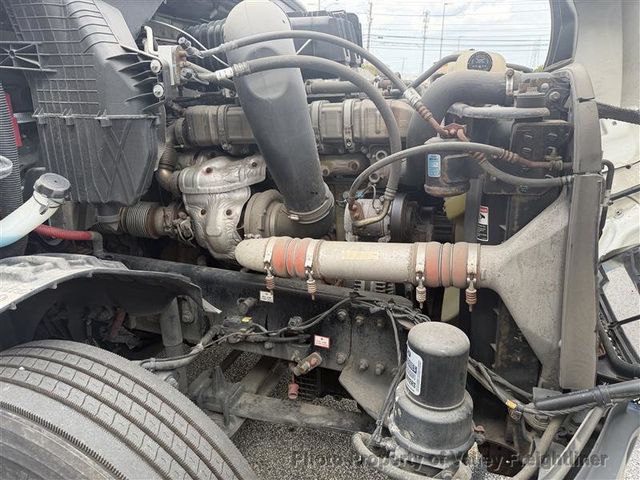 2021 Freightliner Cascadia 126  - 23080558 - 13