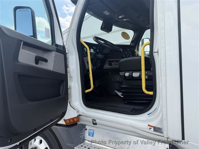 2021 Freightliner Cascadia 126  - 23080558 - 14