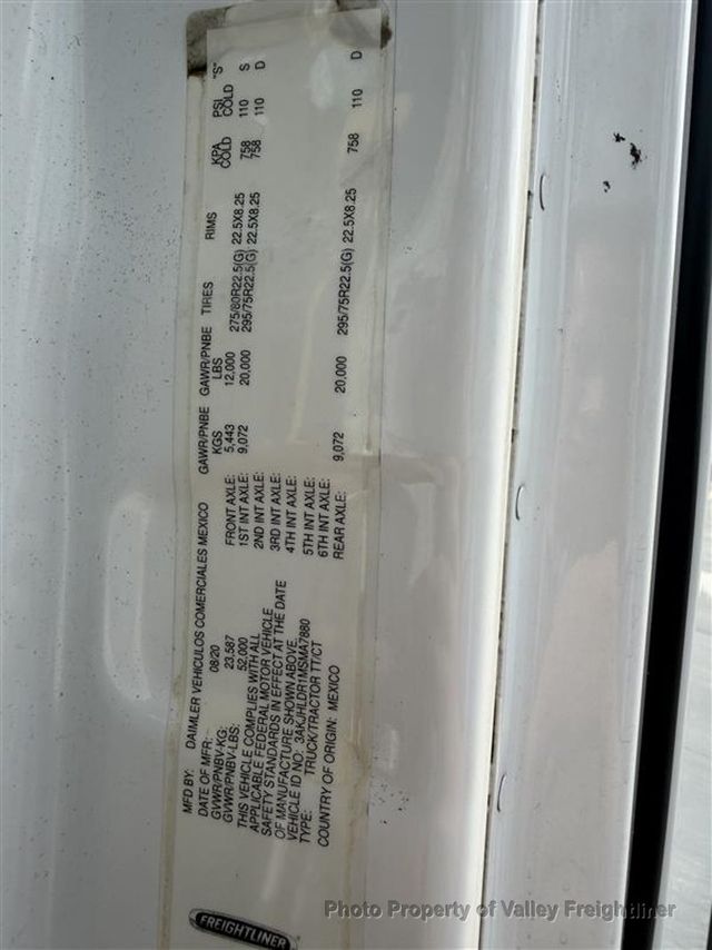 2021 Freightliner Cascadia 126  - 23080558 - 18