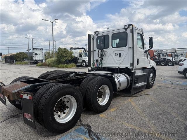 2021 Freightliner Cascadia 126  - 23080558 - 6