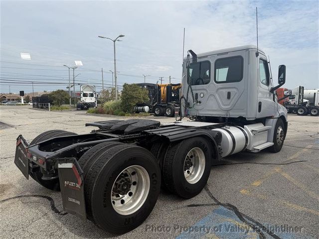 2021 Freightliner Cascadia 126  - 23091433 - 7