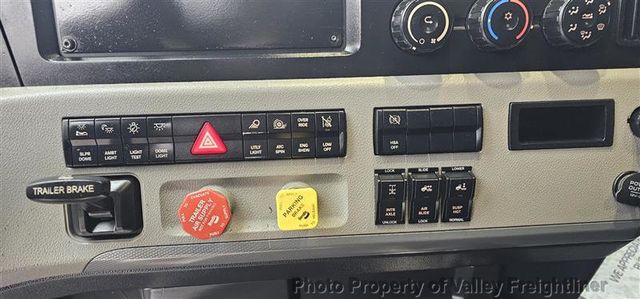 2021 Freightliner Cascadia 126  - 23096133 - 13