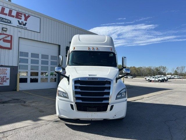 2021 Freightliner PT126SLP 2021 FREIGHTLINER CASCADIA SLEEPER - 23094630 - 1