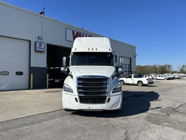 2021 Freightliner PT126SLP 2021 FREIGHTLINER CASCADIA SLEEPER - 23092250 - 1