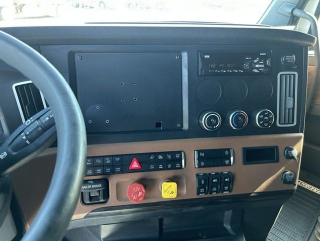 2021 Freightliner PT126SLP 2021 FREIGHTLINER CASCADIA SLEEPER - 23095104 - 13