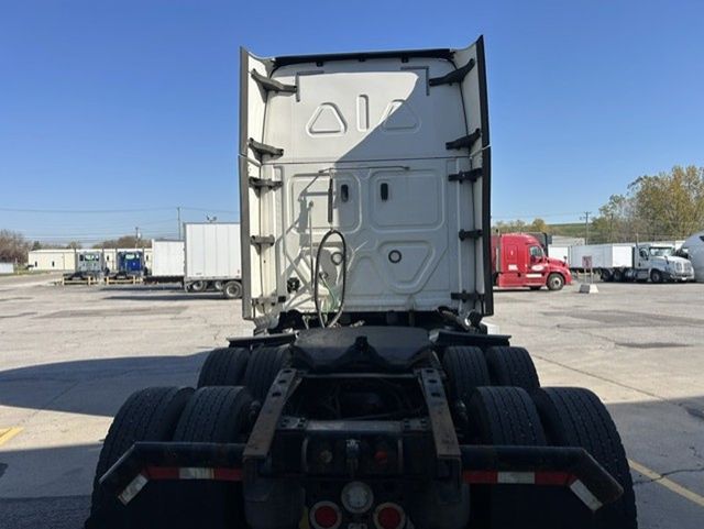 2021 Freightliner PT126SLP 2021 FREIGHTLINER CASCADIA SLEEPER - 23095104 - 4