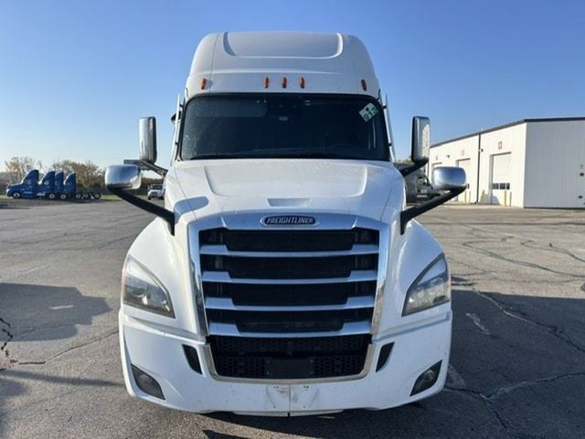 2021 Freightliner PT126SLP 2021 FREIGHTLINER CASCADIA SLEEPER - 23095125 - 1