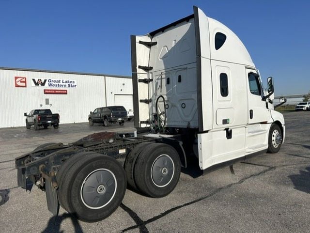 2021 Freightliner PT126SLP 2021 FREIGHTLINER CASCADIA SLEEPER - 23095125 - 3