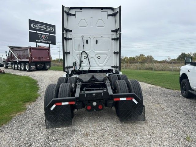 2021 Freightliner PT126SLP 2021 FREIGHTLINER CASCADIA SLEEPER - 23095542 - 2