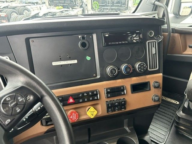 2021 Freightliner PT126SLP 2021 FREIGHTLINER CASCADIA SLEEPER - 23095556 - 11