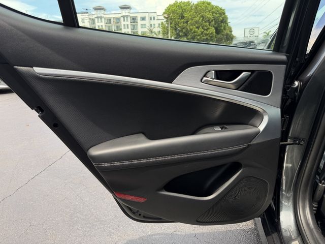 2021 Genesis G70 2.0T RWD - 23073918 - 21